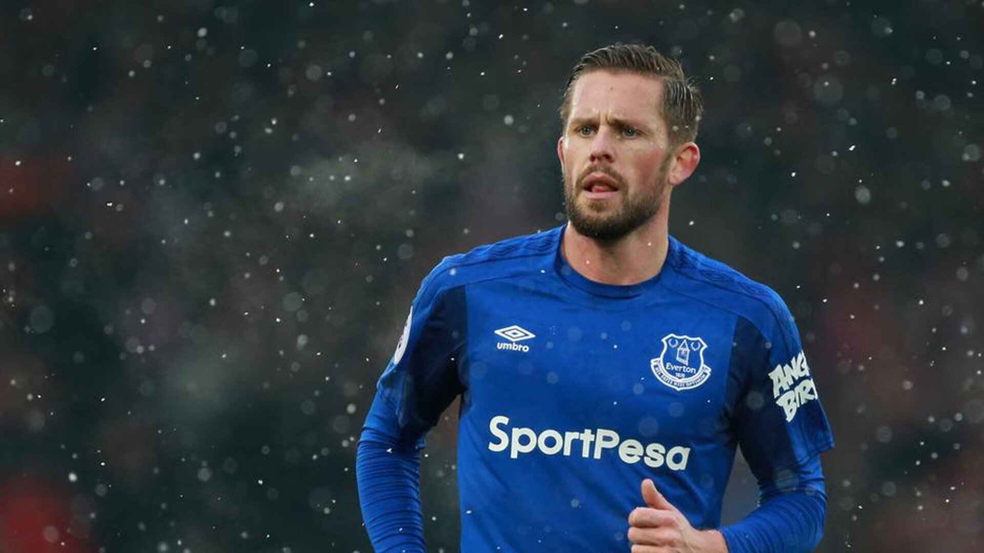 leyu乐鱼在线登录入口-冠军球队球员签名会现场秩序井然粉丝反响热烈，ning冠军签名